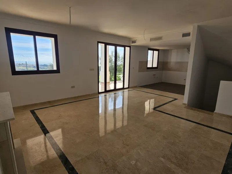 House - Townhouse в продаже в Casares, Málaga. В доме 2 спален и 2 ванных комнат. Площадь дома 211 м²