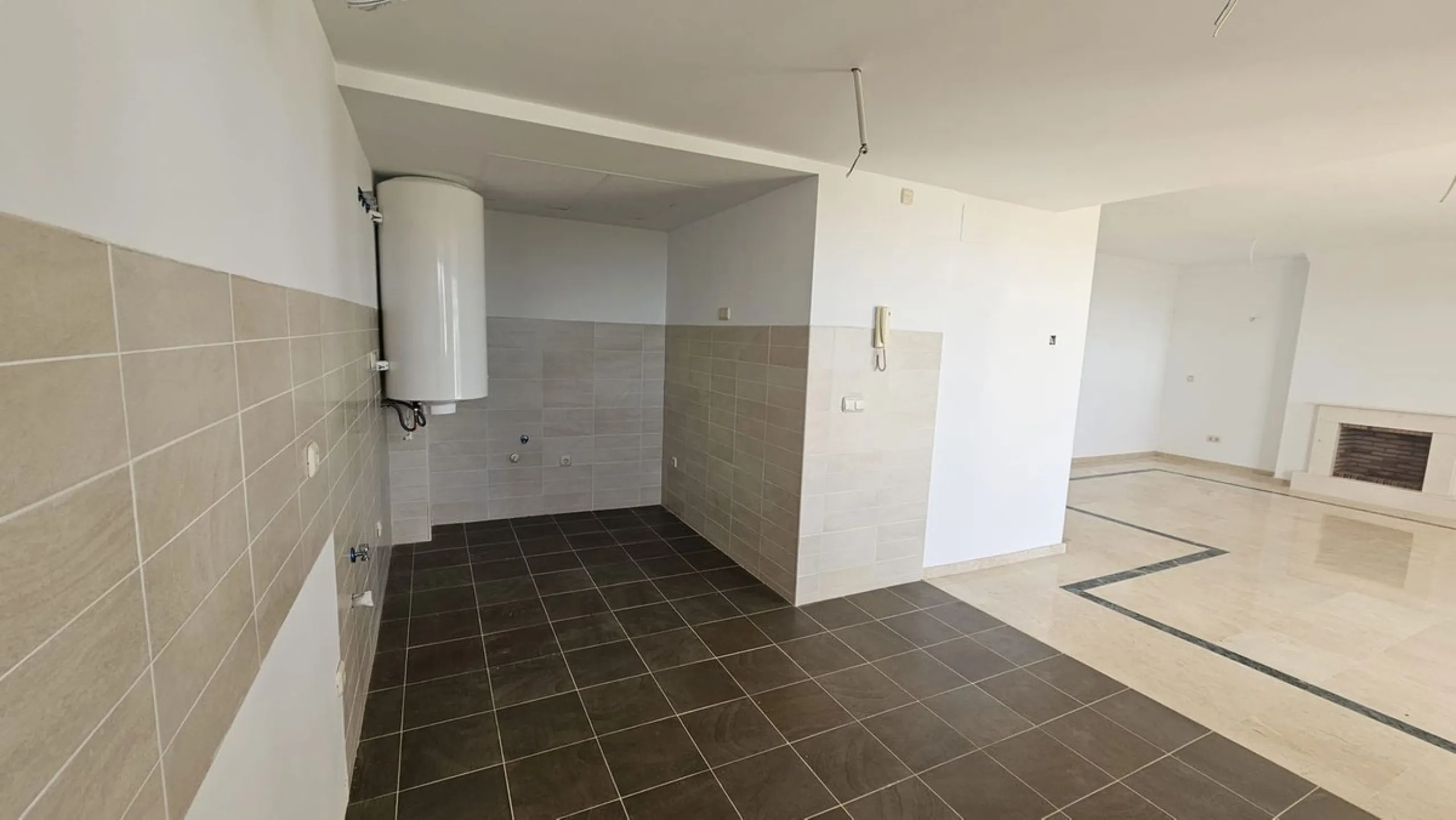 House - Townhouse в продаже в Casares, Málaga. В доме 2 спален и 2 ванных комнат. Площадь дома 211 м²