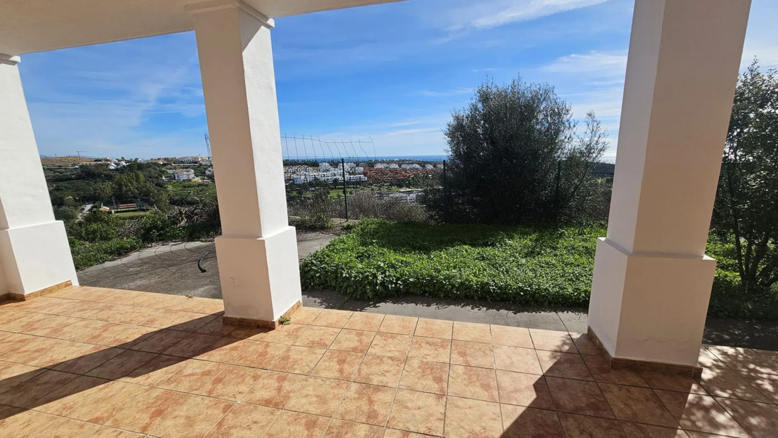 House - Townhouse в продаже в Casares, Málaga. В доме 2 спален и 2 ванных комнат. Площадь дома 211 м²