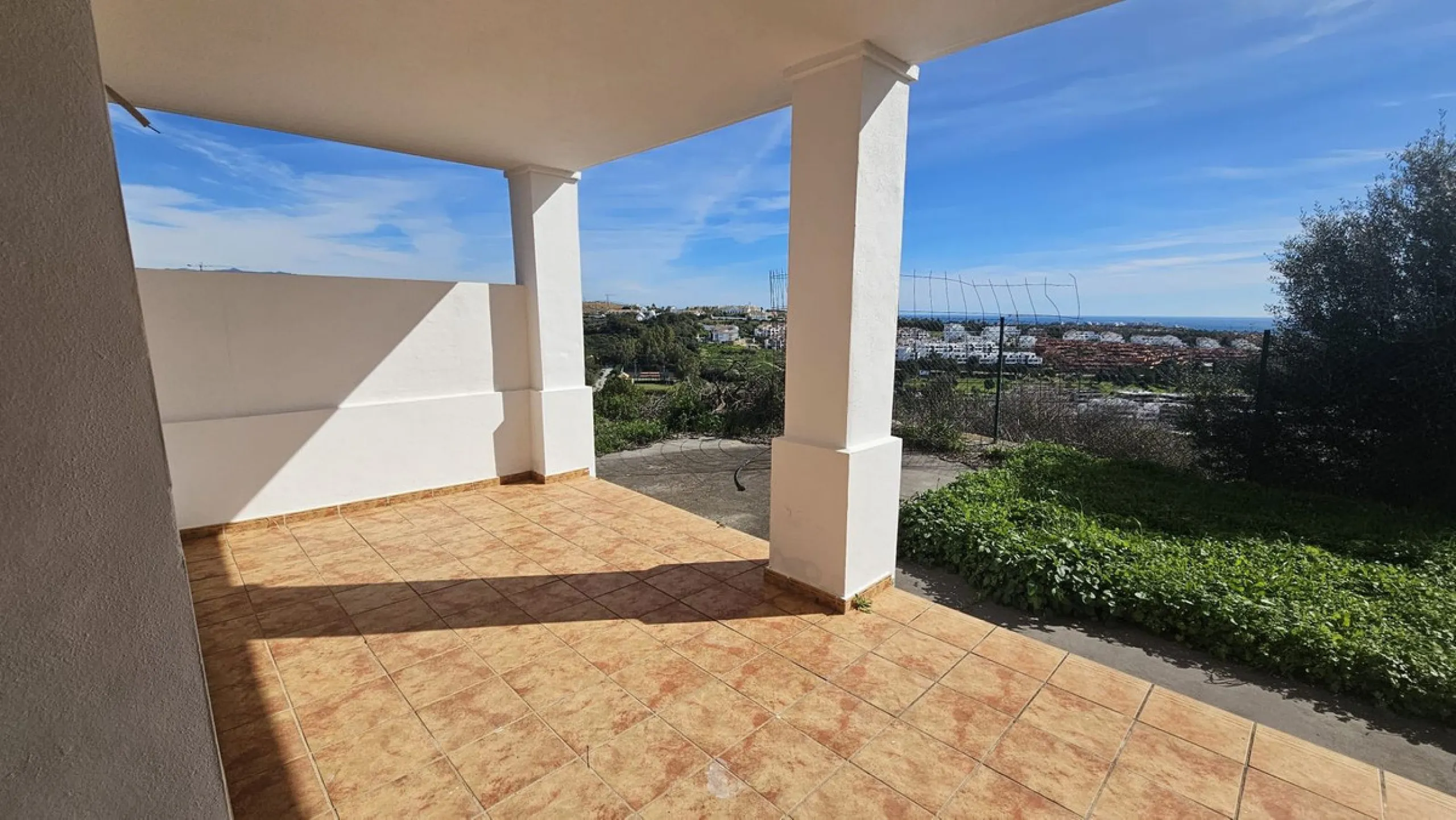 House - Townhouse в продаже в Casares, Málaga. В доме 2 спален и 2 ванных комнат. Площадь дома 211 м²