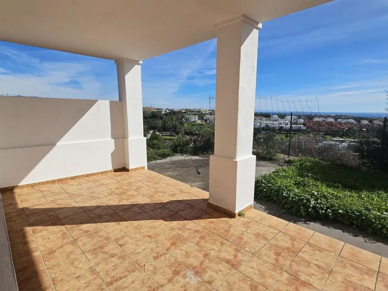 House - Townhouse в продаже в Casares, Málaga. В доме 2 спален и 2 ванных комнат. Площадь дома 211 м²