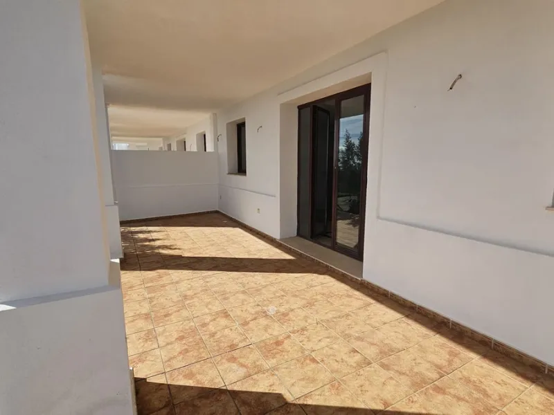 House - Townhouse в продаже в Casares, Málaga. В доме 2 спален и 2 ванных комнат. Площадь дома 211 м²