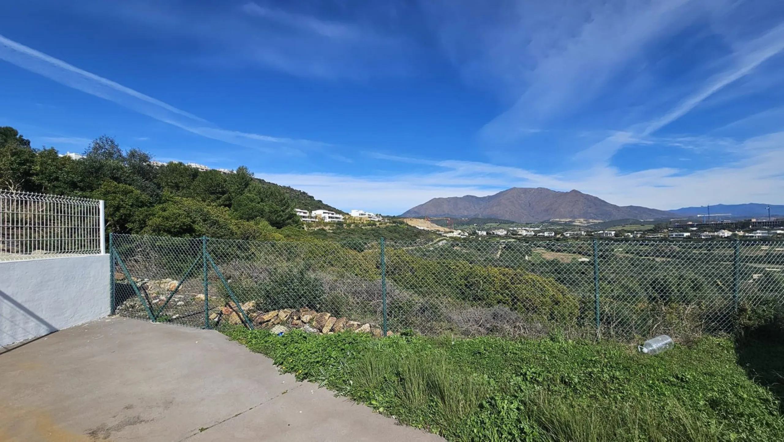 House - Townhouse в продаже в Casares, Málaga. В доме 2 спален и 2 ванных комнат. Площадь дома 211 м²