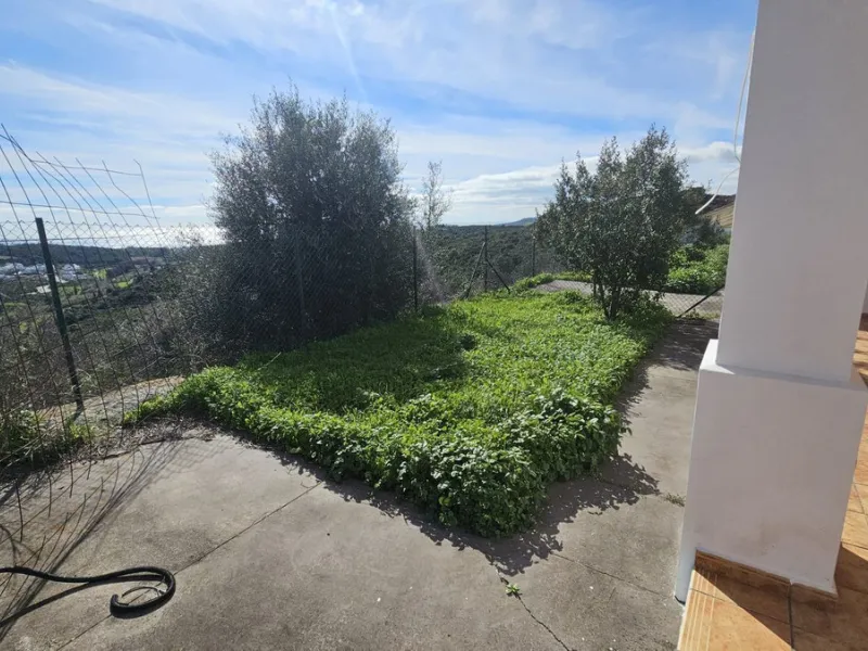 House - Townhouse в продаже в Casares, Málaga. В доме 2 спален и 2 ванных комнат. Площадь дома 211 м²
