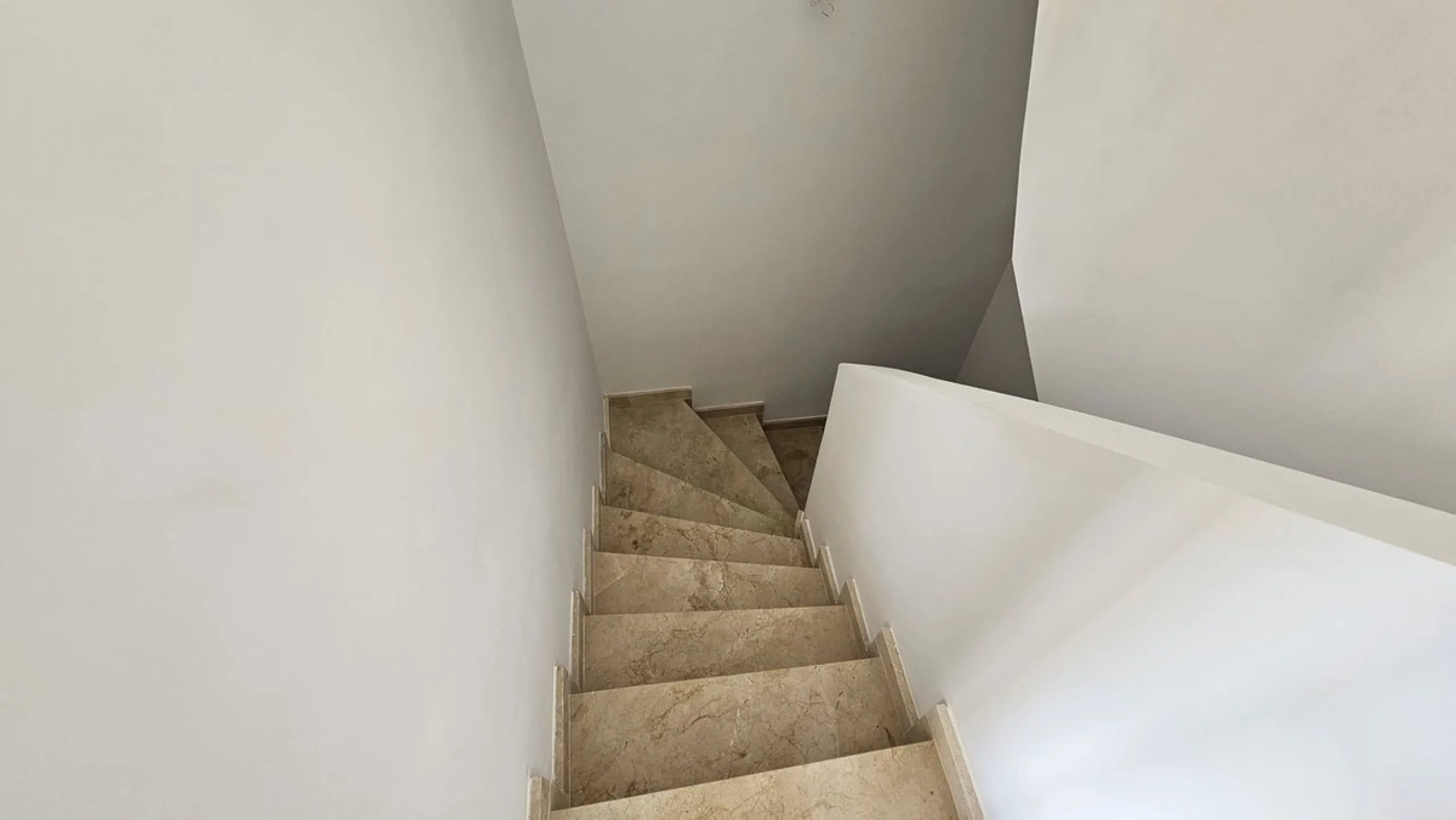 House - Townhouse в продаже в Casares, Málaga. В доме 2 спален и 2 ванных комнат. Площадь дома 211 м²