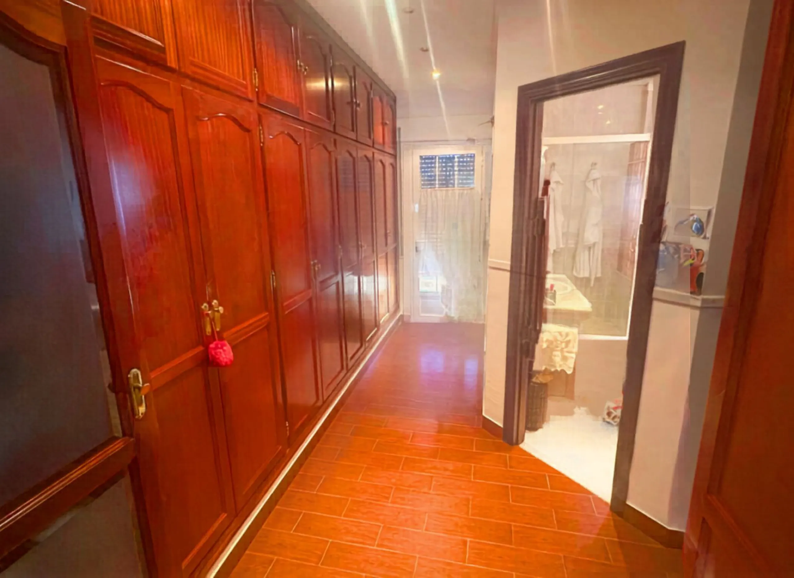 Discover this exceptional Spanish-style villa with private pool, offering space, comfort, and a unique layout ideal for family living or entertaining.