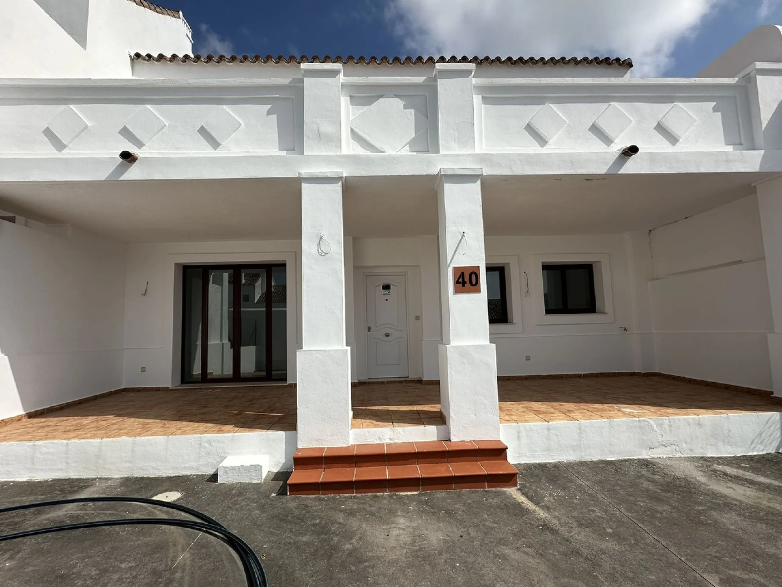 House - Townhouse в продаже в Casares, Málaga. В доме 2 спален и 3 ванных комнат. Площадь дома 211 м²