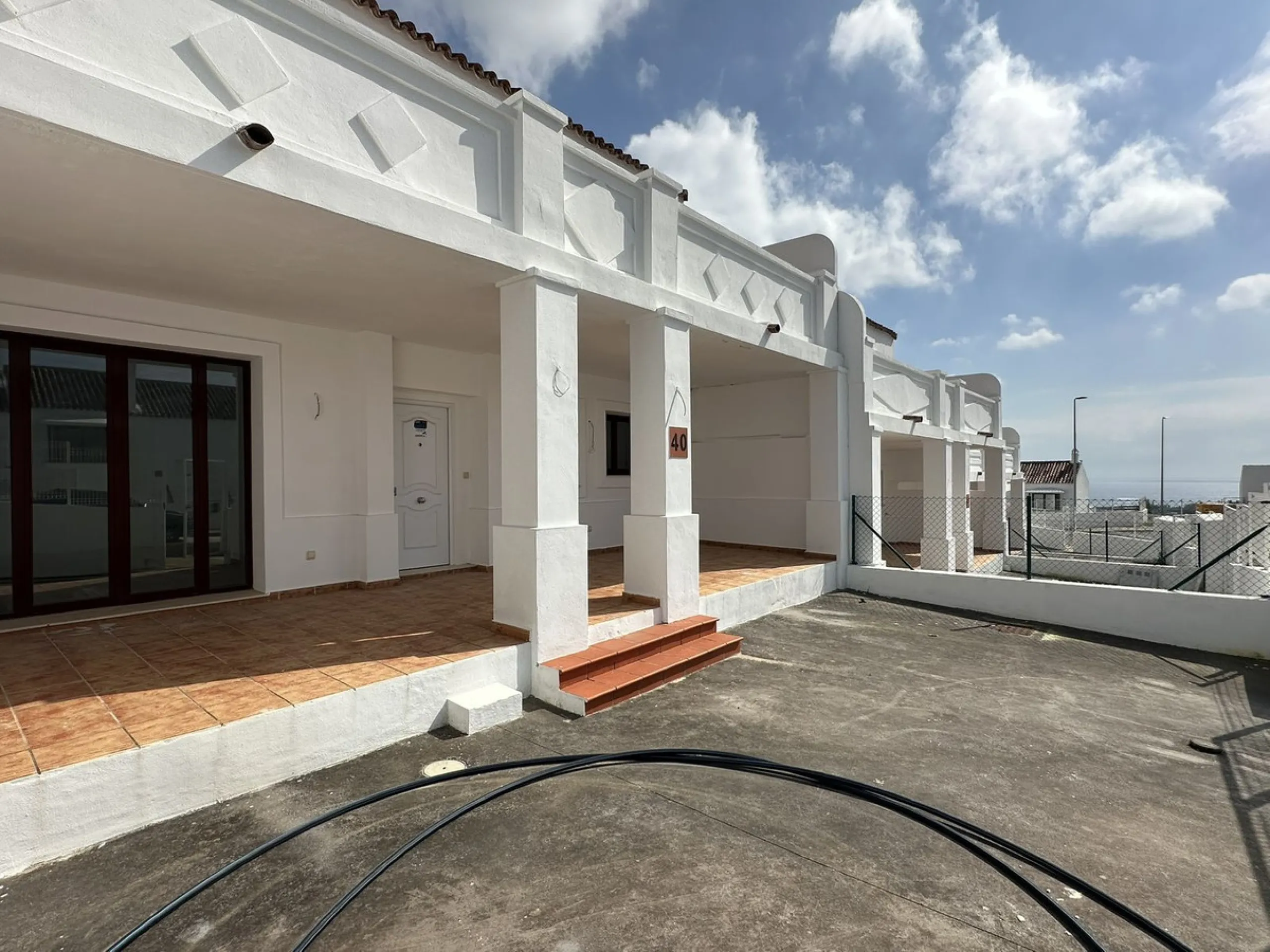 House - Townhouse в продаже в Casares, Málaga. В доме 2 спален и 3 ванных комнат. Площадь дома 211 м²