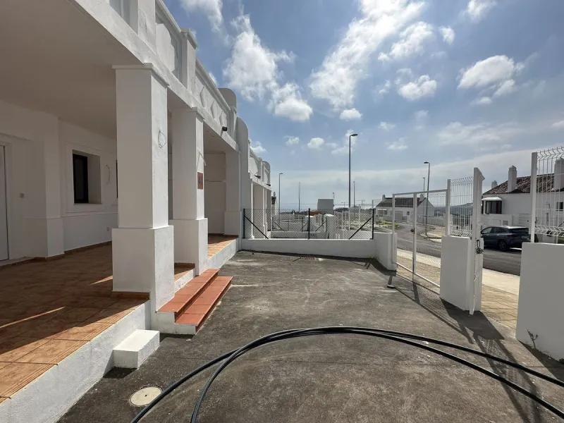 House - Townhouse в продаже в Casares, Málaga. В доме 2 спален и 3 ванных комнат. Площадь дома 211 м²