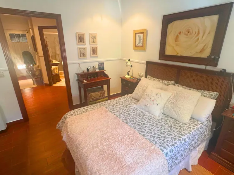 Discover this exceptional Spanish-style villa with private pool, offering space, comfort, and a unique layout ideal for family living or entertaining.