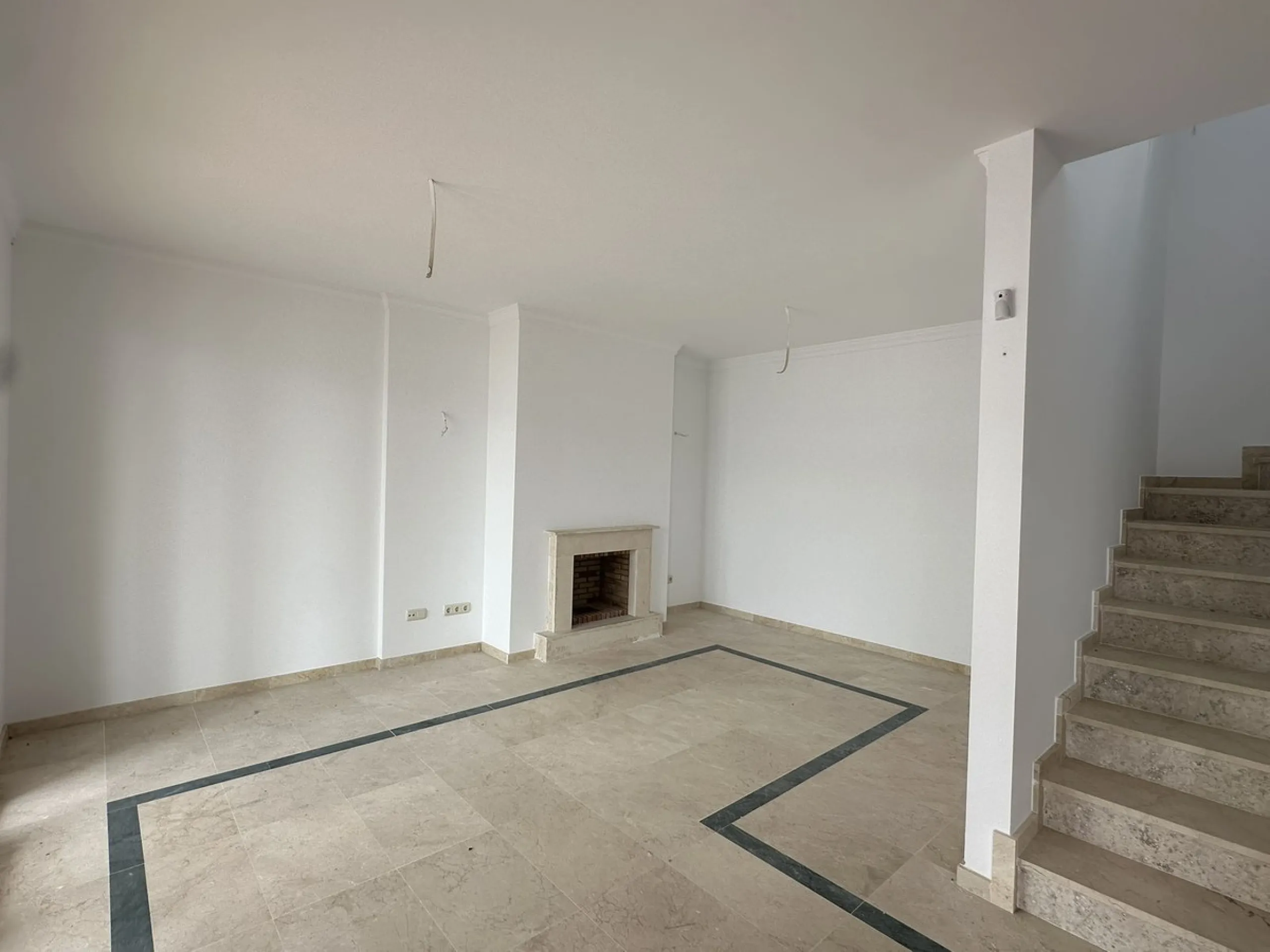 House - Townhouse в продаже в Casares, Málaga. В доме 2 спален и 3 ванных комнат. Площадь дома 211 м²