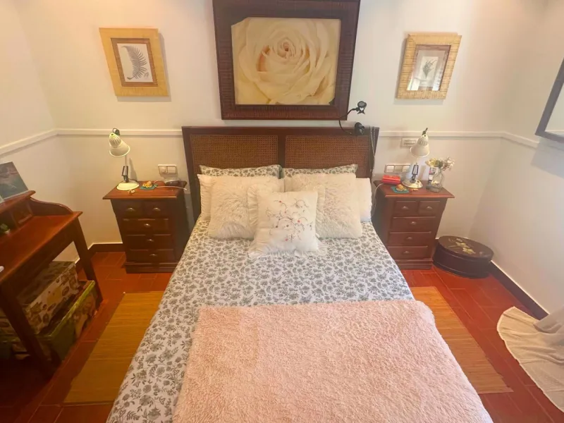 Discover this exceptional Spanish-style villa with private pool, offering space, comfort, and a unique layout ideal for family living or entertaining.