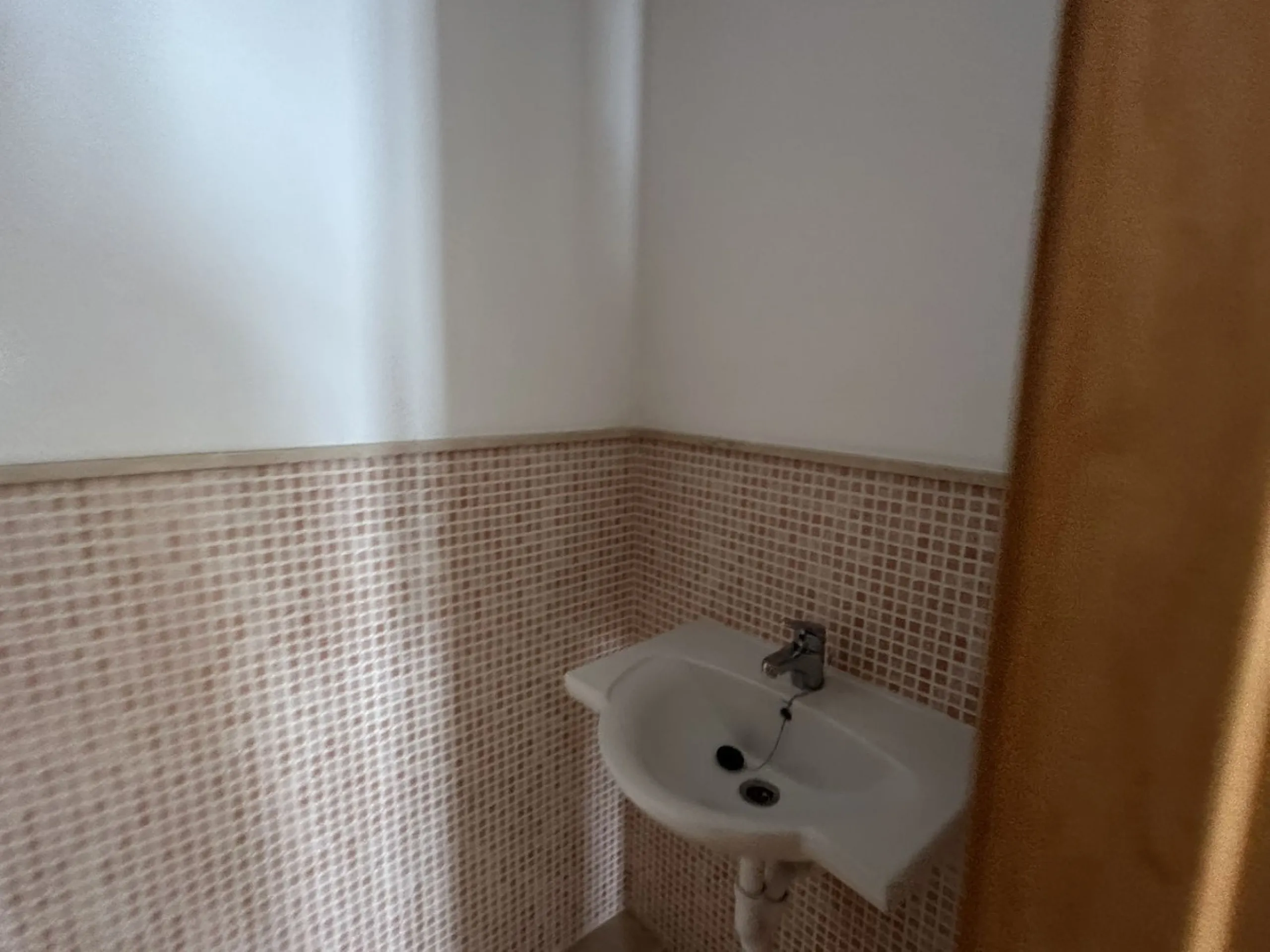 House - Townhouse в продаже в Casares, Málaga. В доме 2 спален и 3 ванных комнат. Площадь дома 211 м²