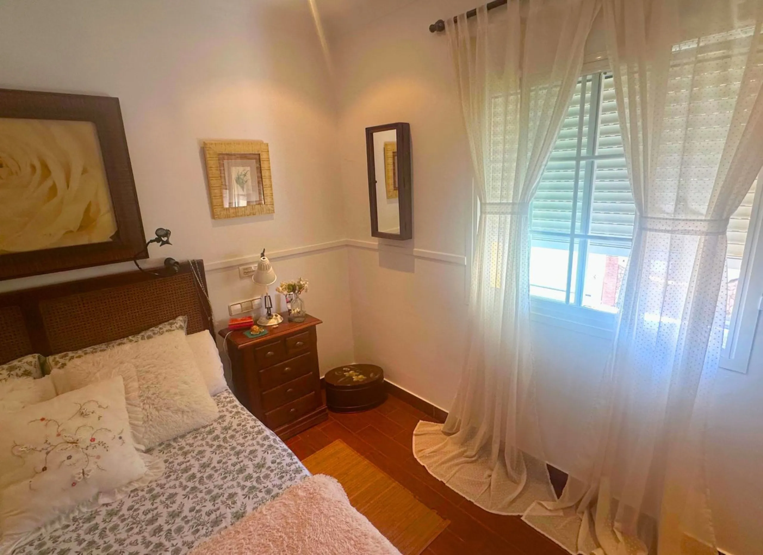 Discover this exceptional Spanish-style villa with private pool, offering space, comfort, and a unique layout ideal for family living or entertaining.