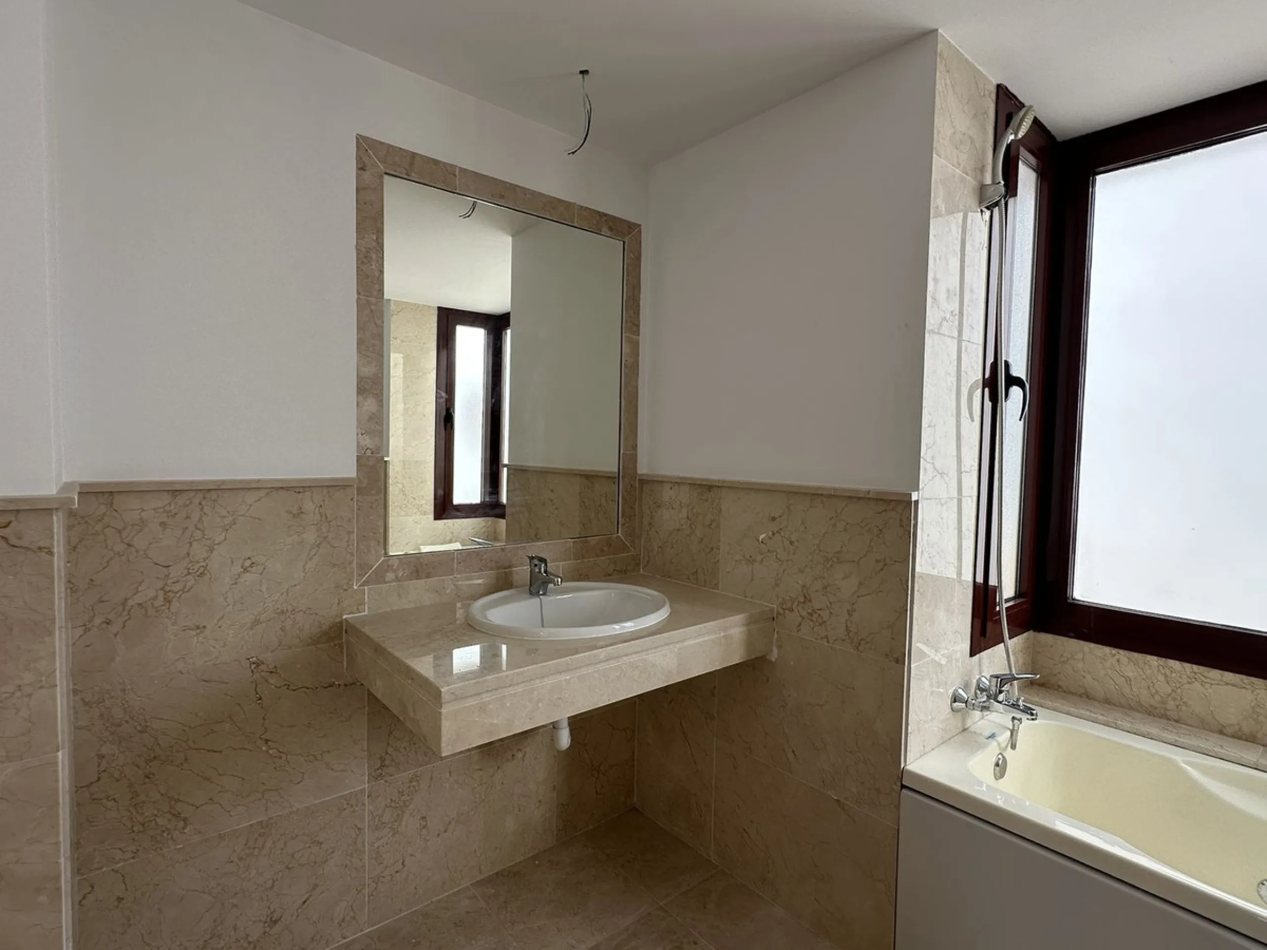 House - Townhouse в продаже в Casares, Málaga. В доме 2 спален и 3 ванных комнат. Площадь дома 211 м²