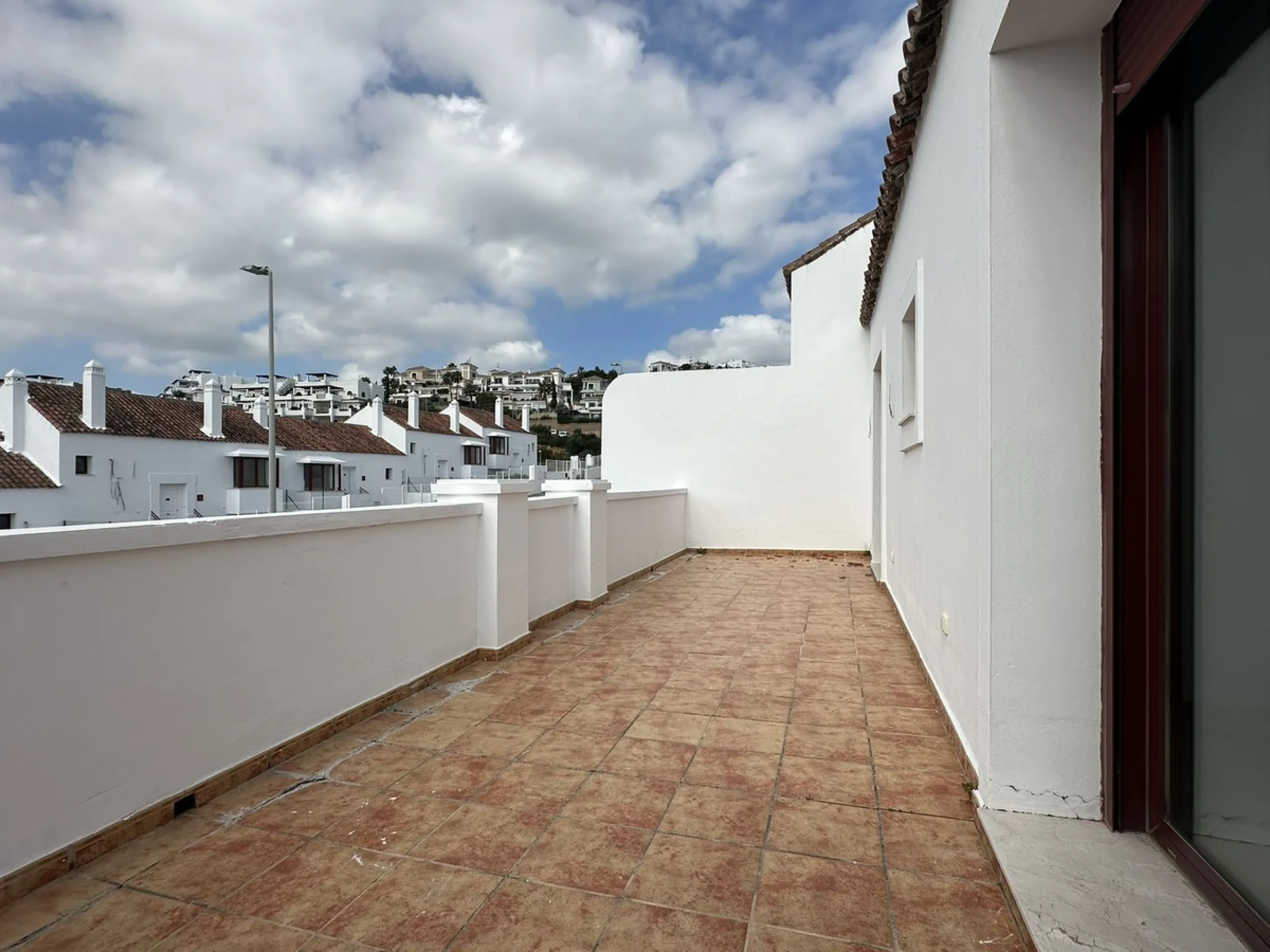 House - Townhouse в продаже в Casares, Málaga. В доме 2 спален и 3 ванных комнат. Площадь дома 211 м²