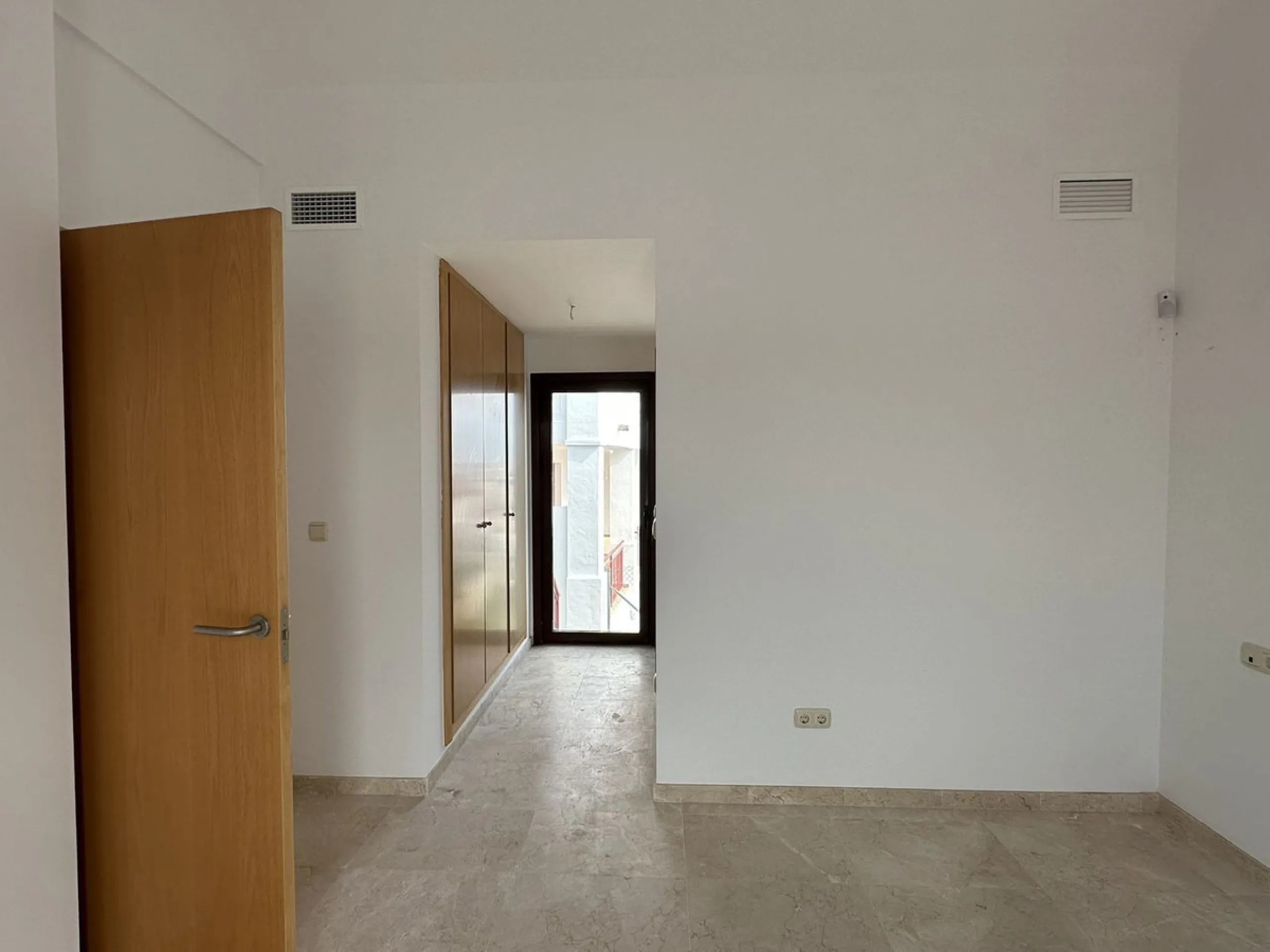 House - Townhouse в продаже в Casares, Málaga. В доме 2 спален и 3 ванных комнат. Площадь дома 211 м²
