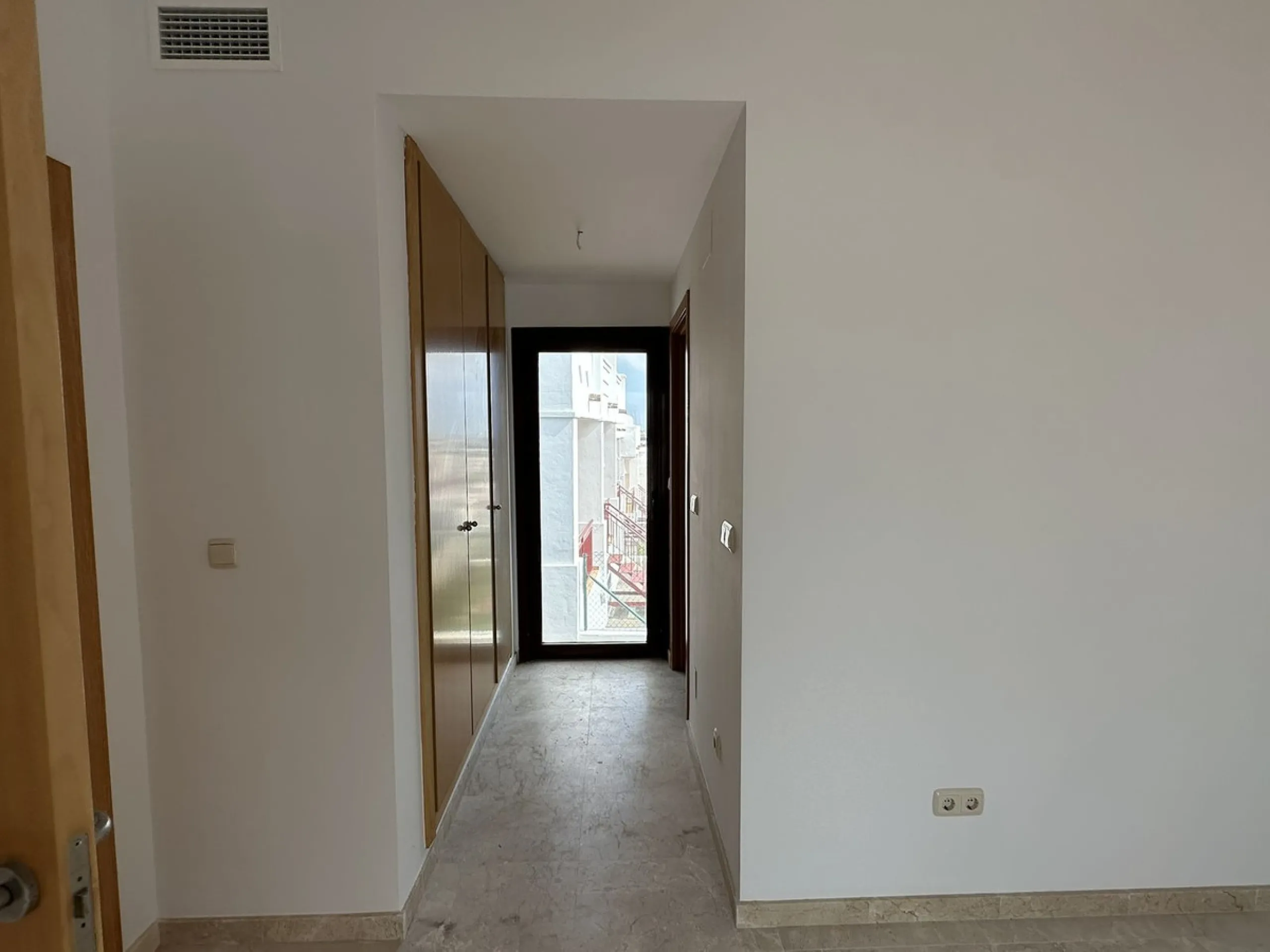 House - Townhouse в продаже в Casares, Málaga. В доме 2 спален и 3 ванных комнат. Площадь дома 211 м²