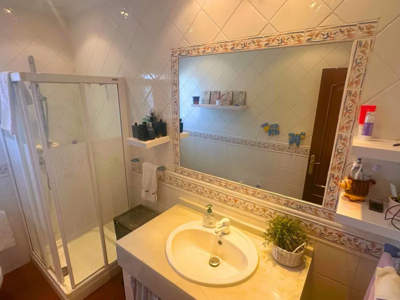 Discover this exceptional Spanish-style villa with private pool, offering space, comfort, and a unique layout ideal for family living or entertaining.