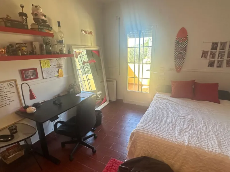 Discover this exceptional Spanish-style villa with private pool, offering space, comfort, and a unique layout ideal for family living or entertaining.