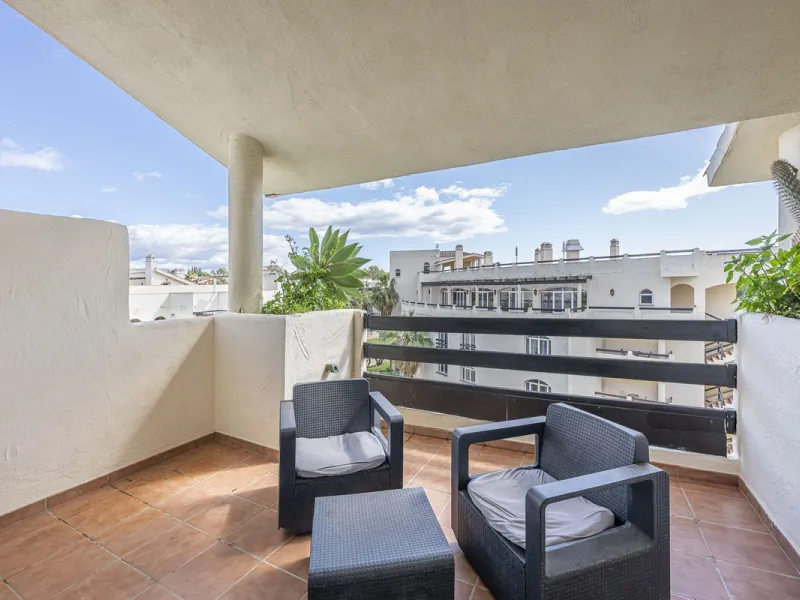 Apartment - Duplex в продаже в Estepona, Málaga. В доме 2 спален и 1 ванных комнат. Площадь дома 90 м²