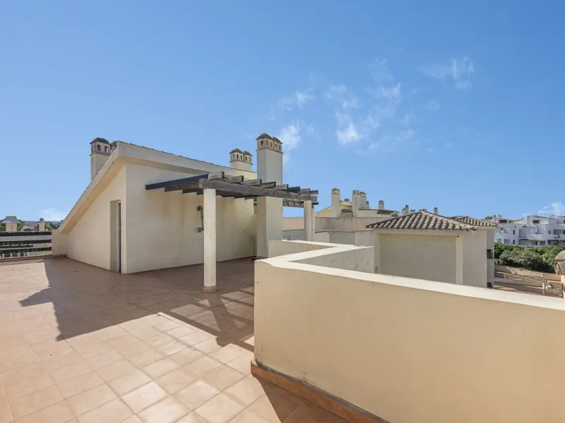 Apartment - Duplex в продаже в Estepona, Málaga. В доме 2 спален и 1 ванных комнат. Площадь дома 90 м²