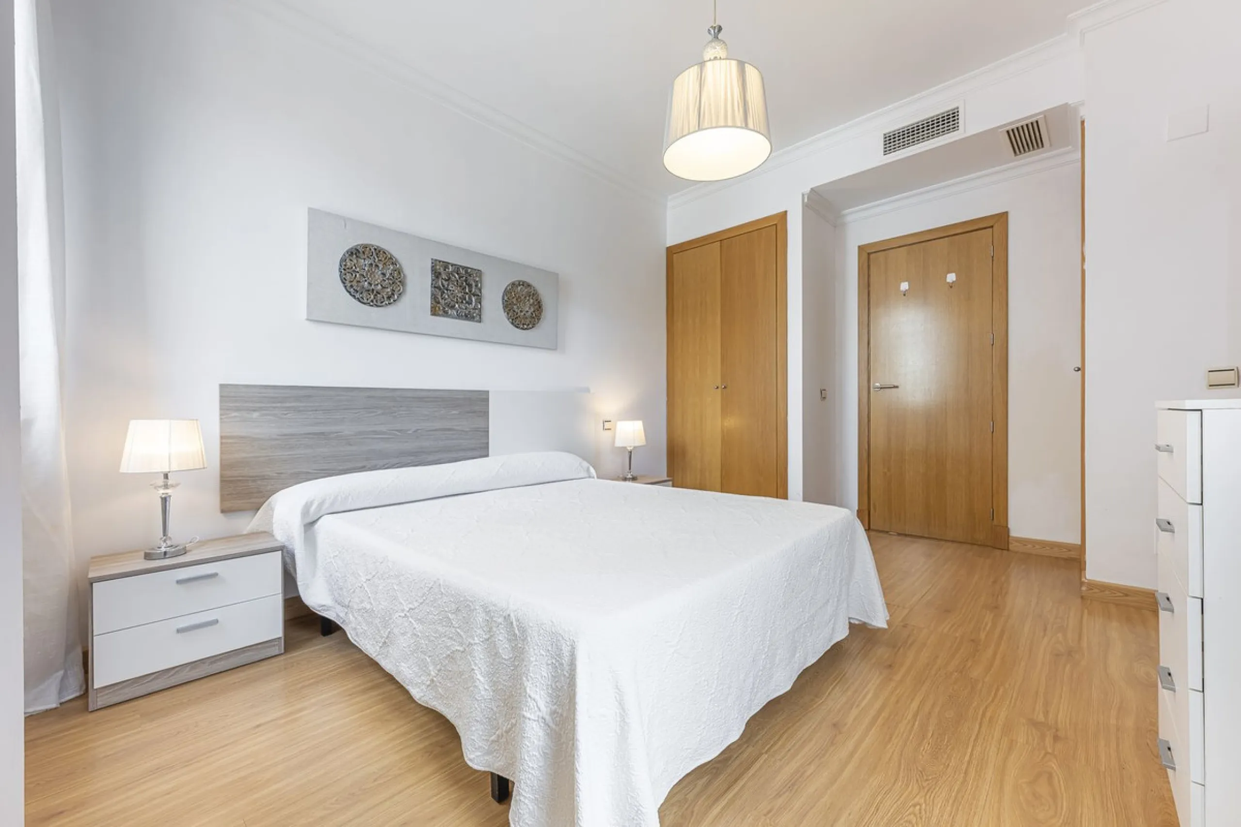 Apartment - Duplex в продаже в Estepona, Málaga. В доме 2 спален и 1 ванных комнат. Площадь дома 90 м²