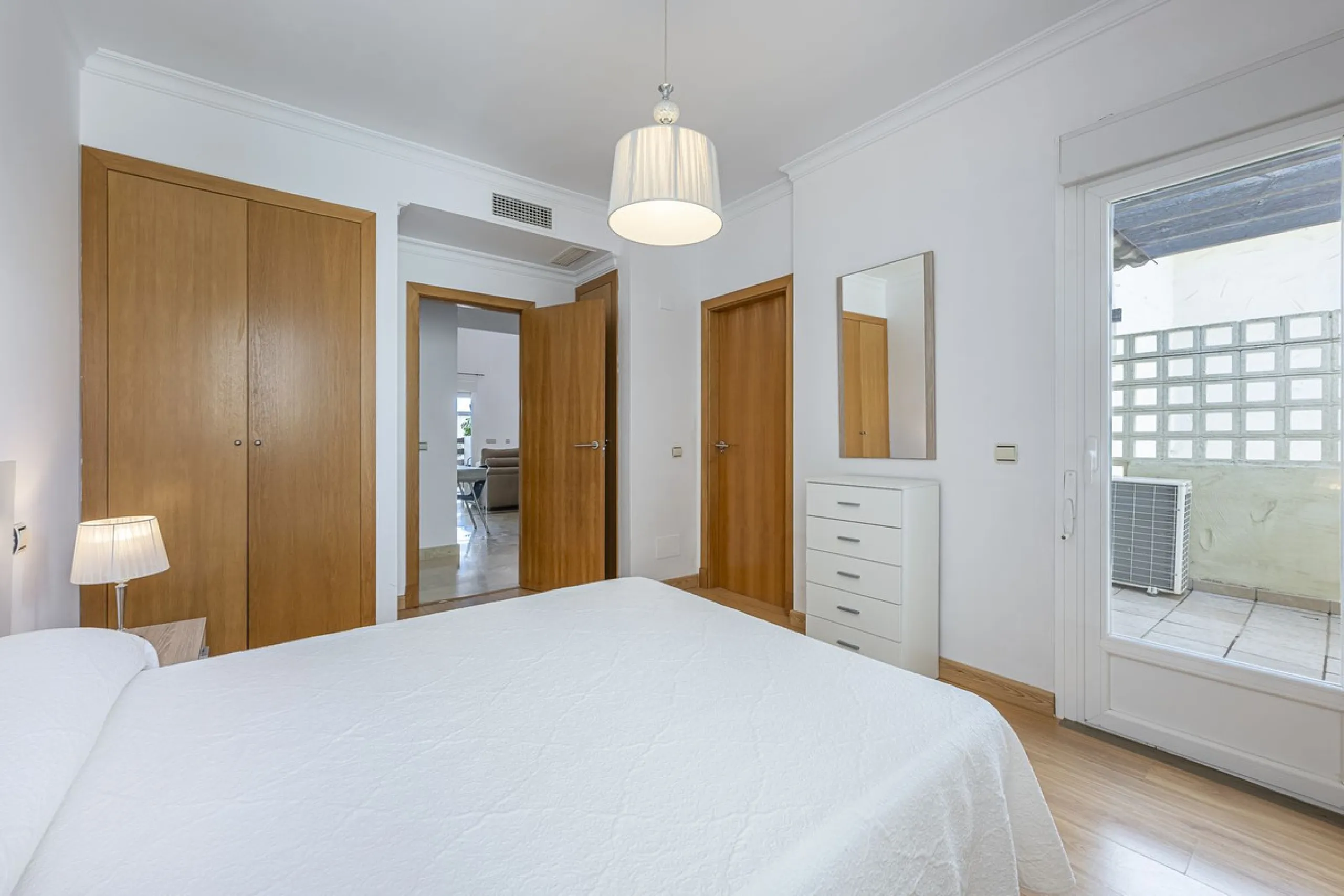 Apartment - Duplex в продаже в Estepona, Málaga. В доме 2 спален и 1 ванных комнат. Площадь дома 90 м²