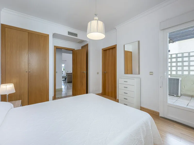 Apartment - Duplex в продаже в Estepona, Málaga. В доме 2 спален и 1 ванных комнат. Площадь дома 90 м²
