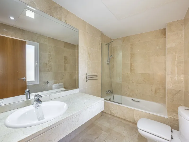 Apartment - Duplex в продаже в Estepona, Málaga. В доме 2 спален и 1 ванных комнат. Площадь дома 90 м²