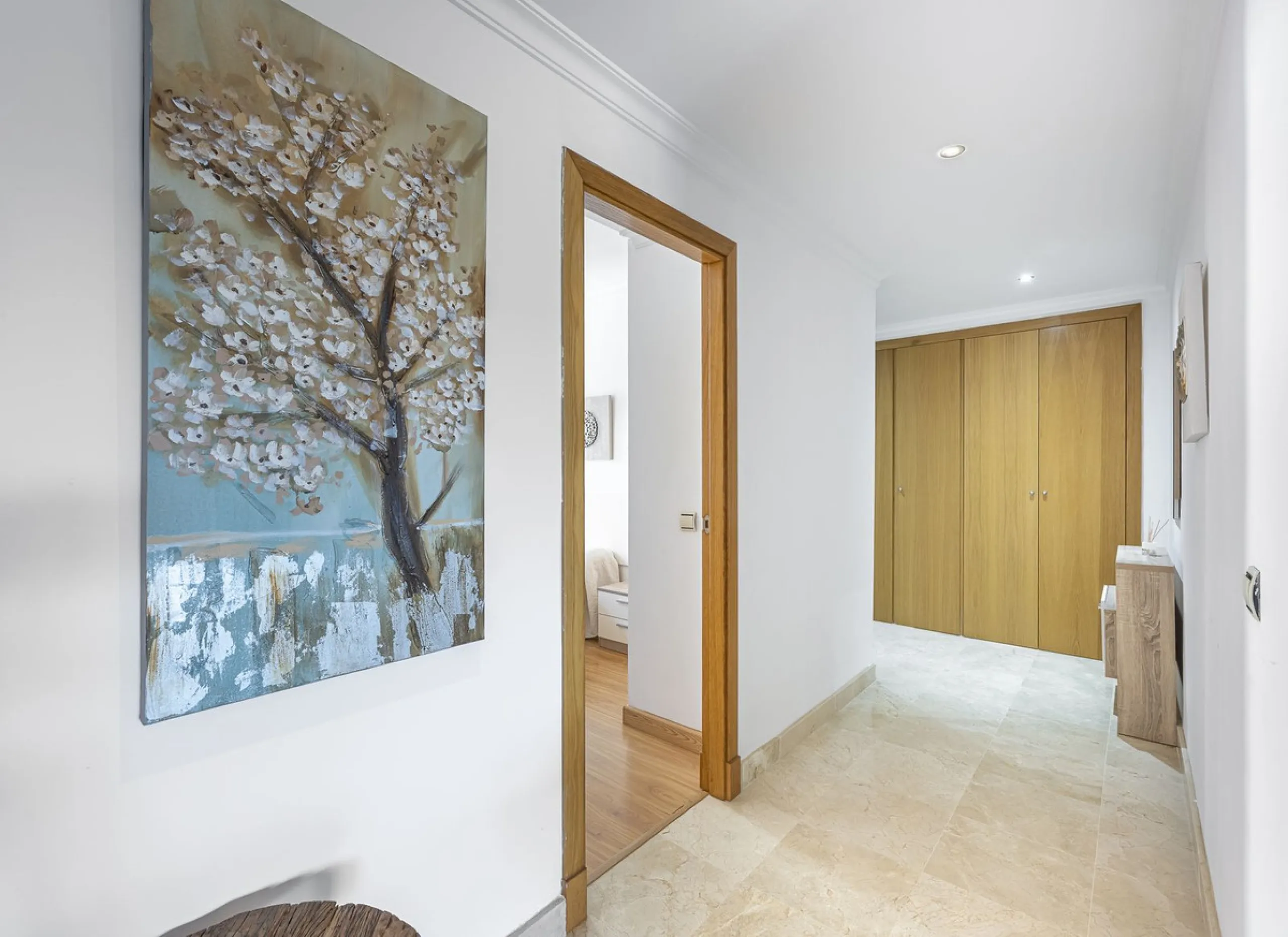 Apartment - Duplex в продаже в Estepona, Málaga. В доме 2 спален и 1 ванных комнат. Площадь дома 90 м²