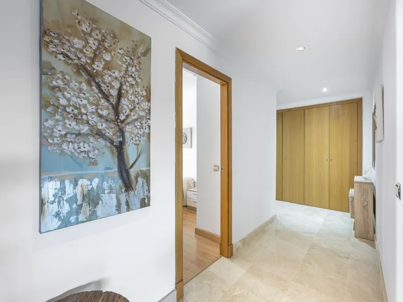Apartment - Duplex в продаже в Estepona, Málaga. В доме 2 спален и 1 ванных комнат. Площадь дома 90 м²
