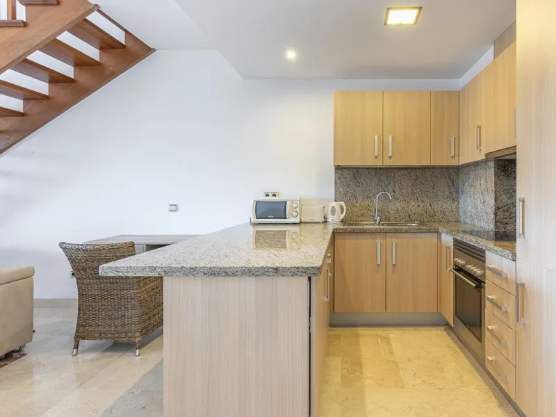 Apartment - Duplex в продаже в Estepona, Málaga. В доме 2 спален и 1 ванных комнат. Площадь дома 90 м²