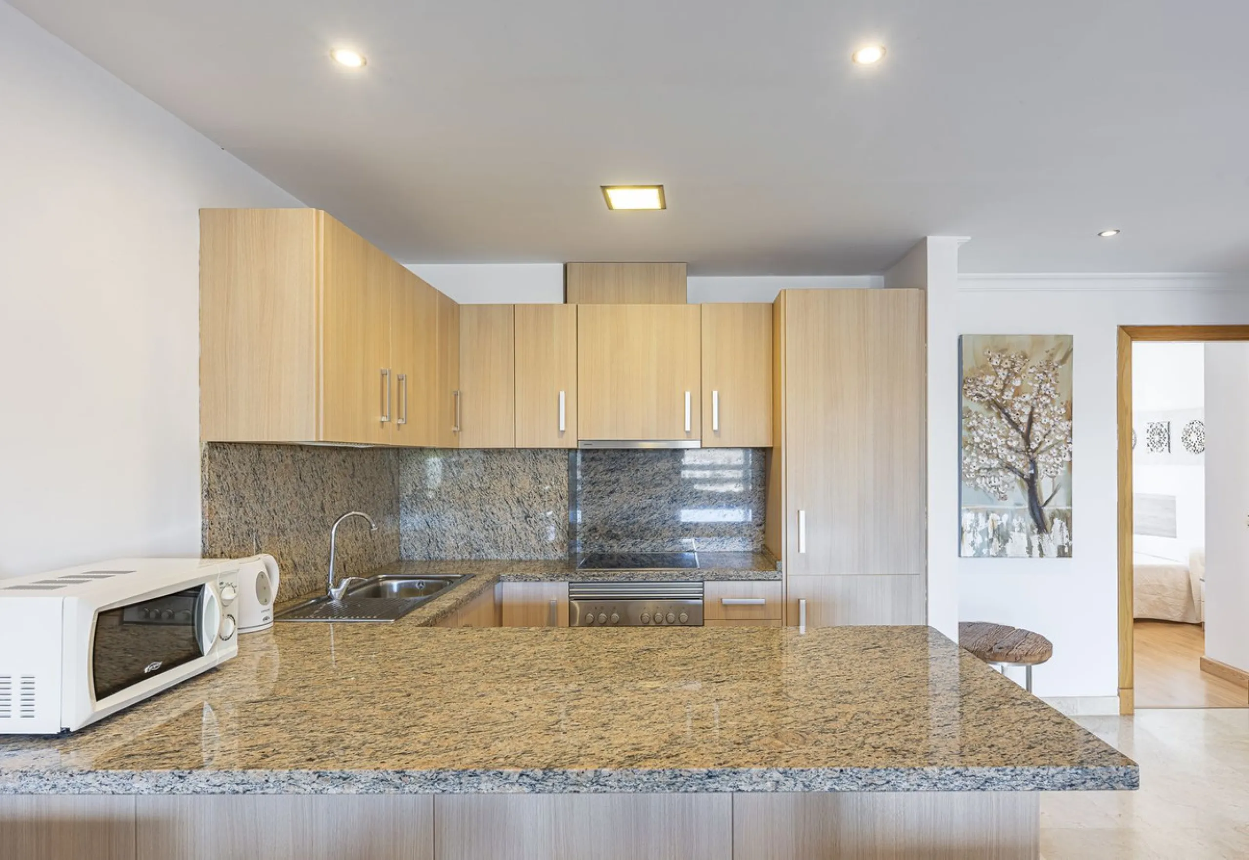 Apartment - Duplex в продаже в Estepona, Málaga. В доме 2 спален и 1 ванных комнат. Площадь дома 90 м²