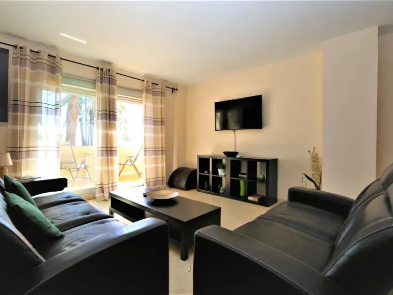 Apartment - Middle Floor Apartment в продаже в Estepona, Málaga. В доме 2 спален и 2 ванных комнат. Площадь дома 105 м². Площадь участка 105 м²