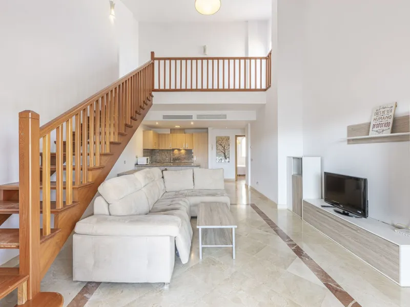 Apartment - Duplex в продаже в Estepona, Málaga. В доме 2 спален и 1 ванных комнат. Площадь дома 90 м²