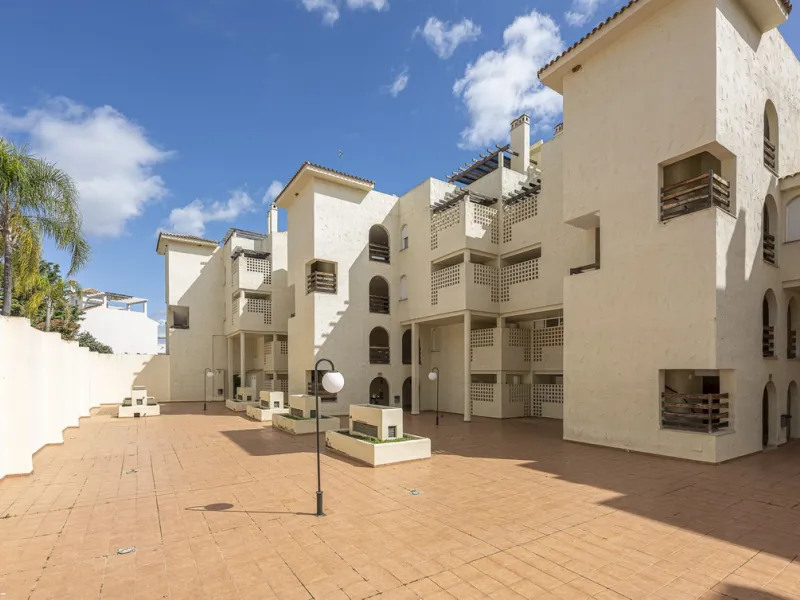 Apartment - Duplex в продаже в Estepona, Málaga. В доме 2 спален и 1 ванных комнат. Площадь дома 90 м²