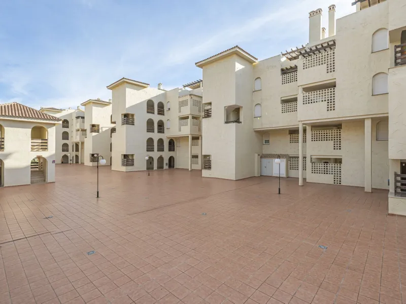 Apartment - Duplex в продаже в Estepona, Málaga. В доме 2 спален и 1 ванных комнат. Площадь дома 90 м²
