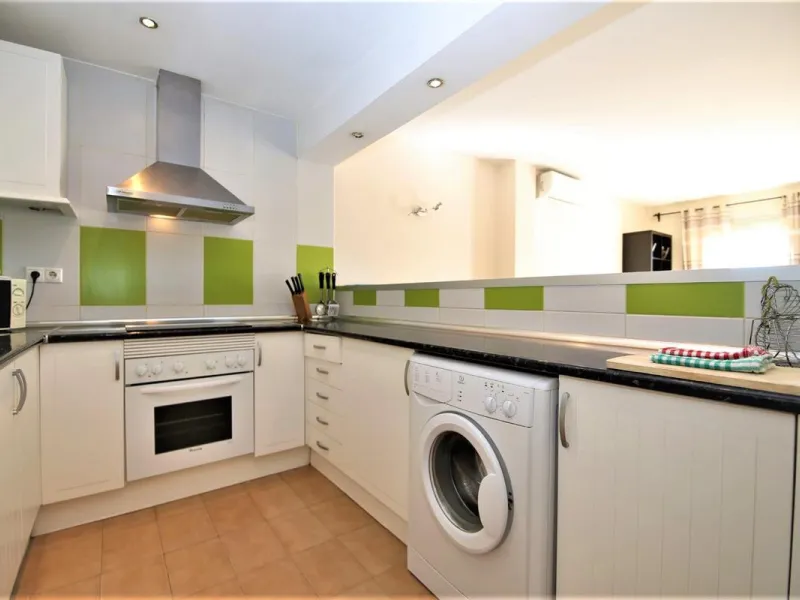 Apartment - Middle Floor Apartment в продаже в Estepona, Málaga. В доме 2 спален и 2 ванных комнат. Площадь дома 105 м². Площадь участка 105 м²