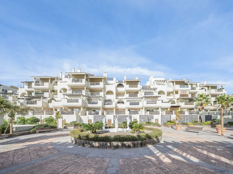 Apartment - Duplex в продаже в Estepona, Málaga. В доме 2 спален и 1 ванных комнат. Площадь дома 90 м²