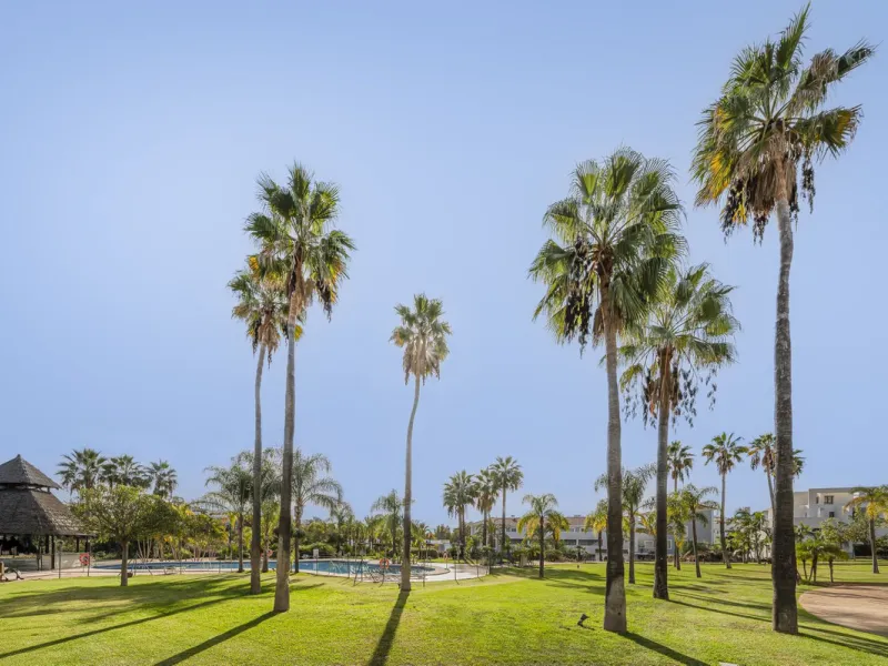 Apartment - Duplex в продаже в Estepona, Málaga. В доме 2 спален и 1 ванных комнат. Площадь дома 90 м²