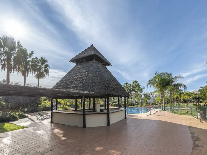 Apartment - Duplex в продаже в Estepona, Málaga. В доме 2 спален и 1 ванных комнат. Площадь дома 90 м²