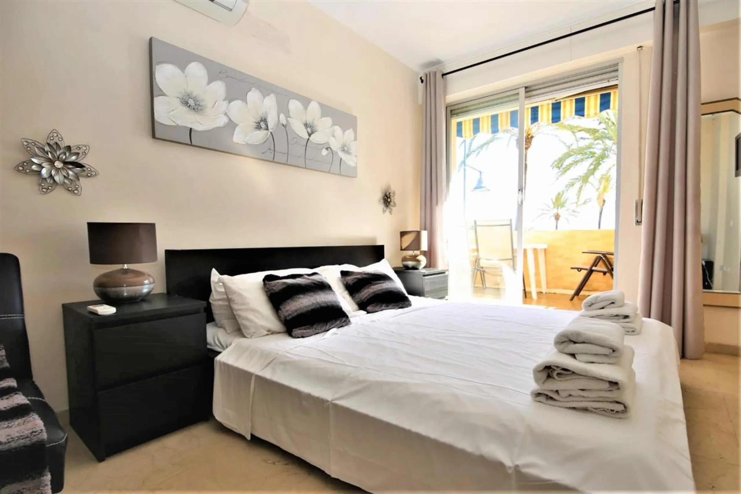 Apartment - Middle Floor Apartment в продаже в Estepona, Málaga. В доме 2 спален и 2 ванных комнат. Площадь дома 105 м². Площадь участка 105 м²