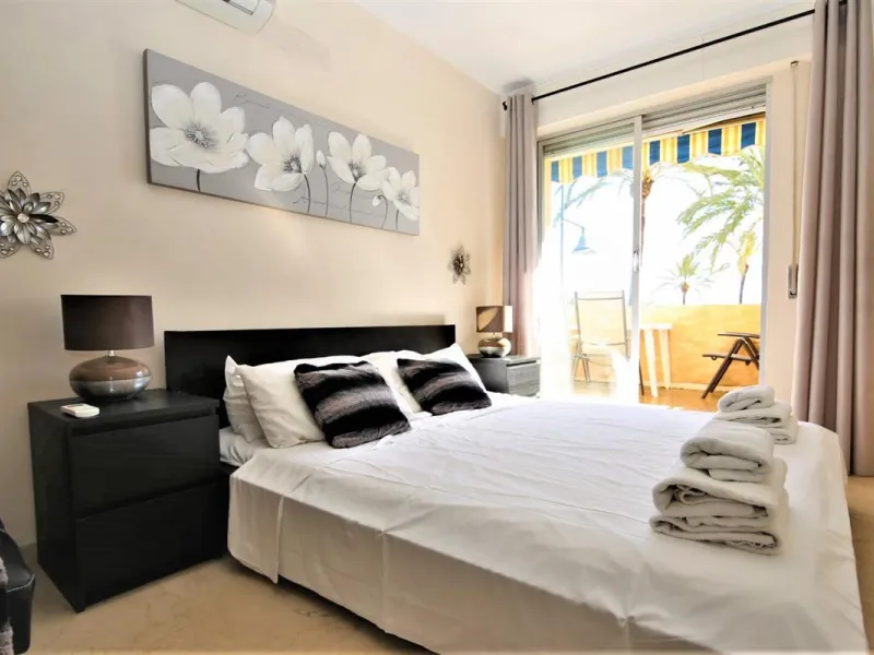 Apartment - Middle Floor Apartment в продаже в Estepona, Málaga. В доме 2 спален и 2 ванных комнат. Площадь дома 105 м². Площадь участка 105 м²