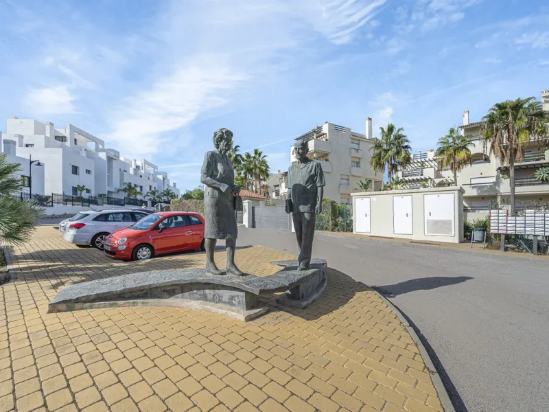 Apartment - Duplex в продаже в Estepona, Málaga. В доме 2 спален и 1 ванных комнат. Площадь дома 90 м²