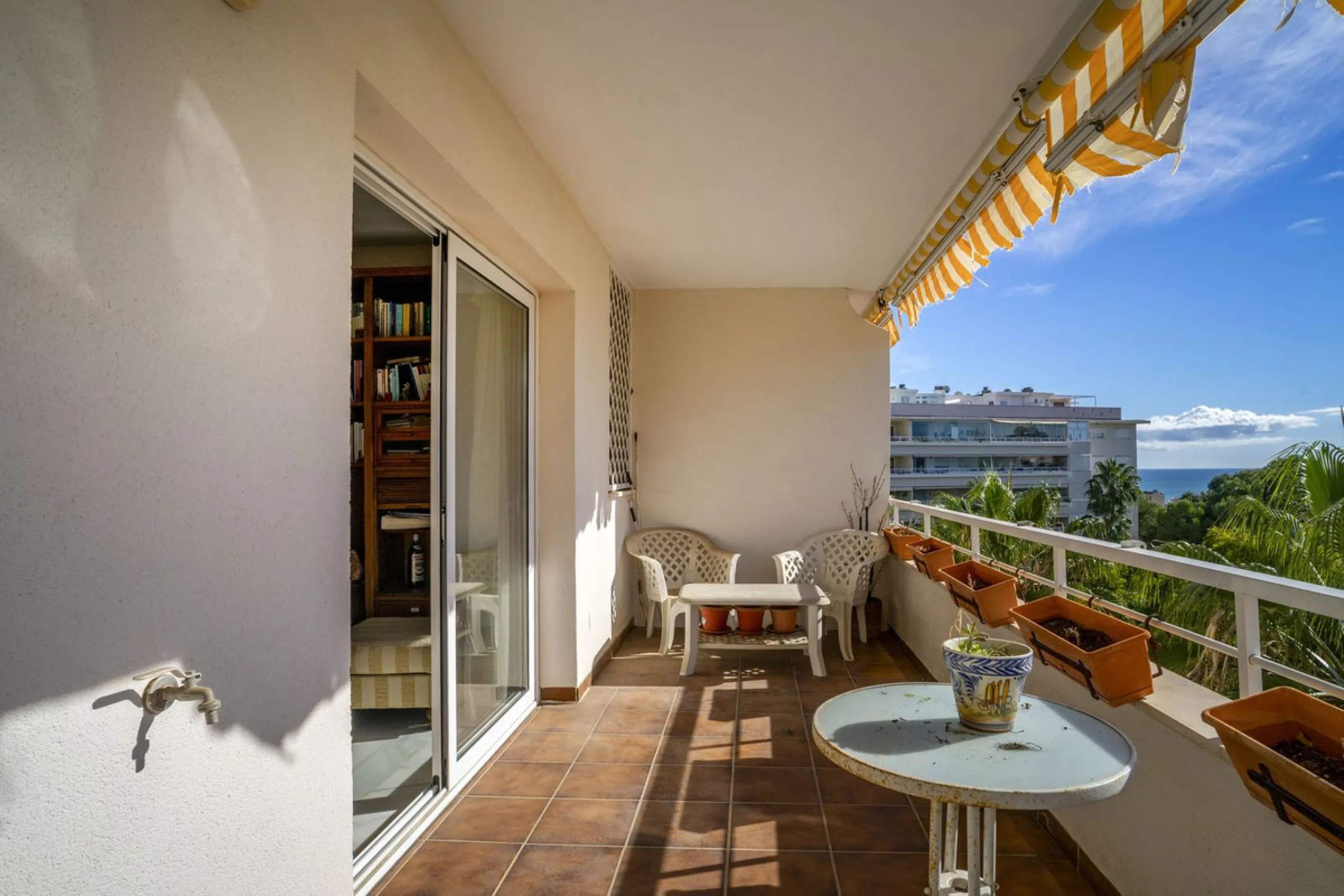 3-Bedroom Apartment in Private Complex with Terrace, Sea Views, Garage, and Storage – Arroyo de la Miel, Benalmádena