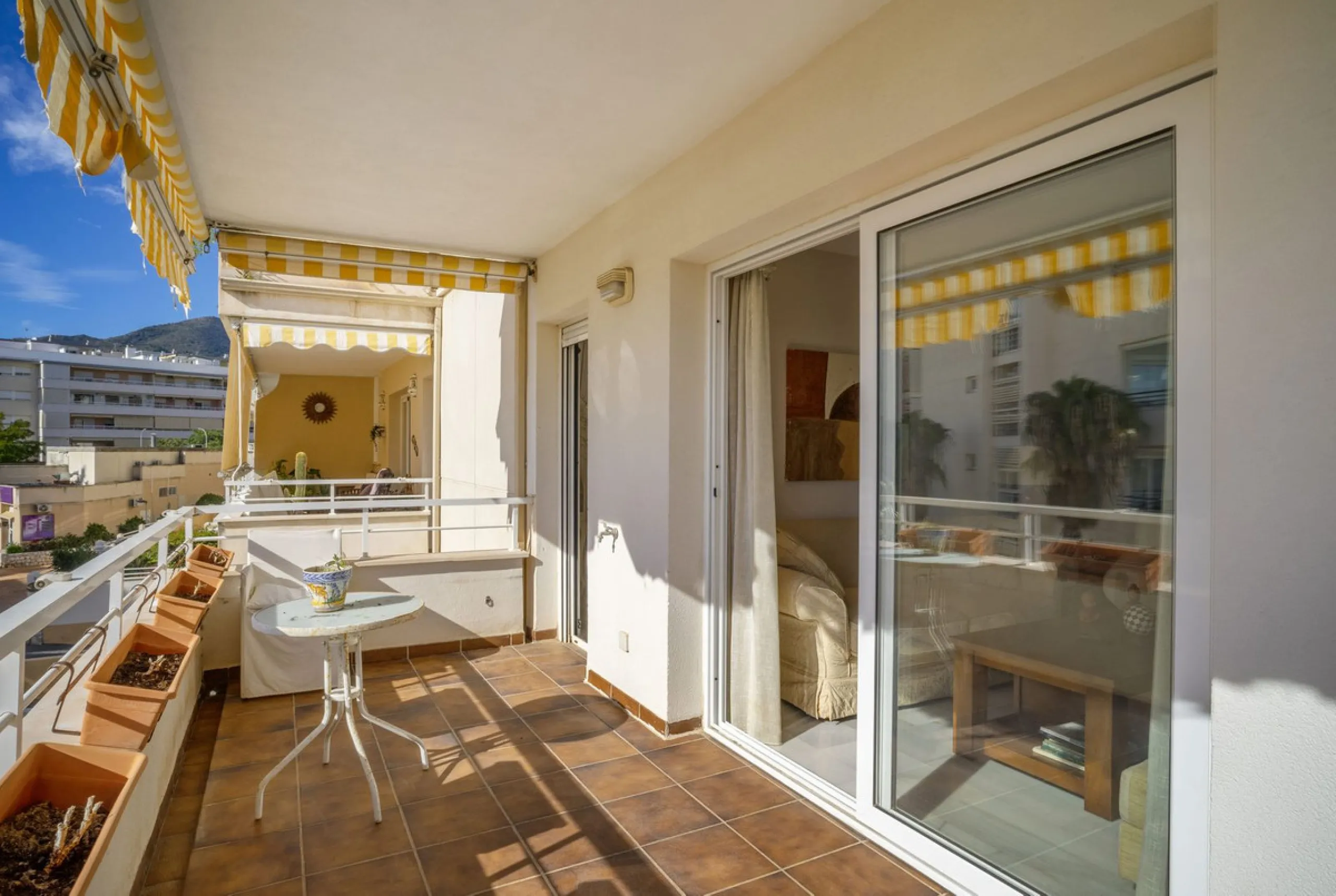 3-Bedroom Apartment in Private Complex with Terrace, Sea Views, Garage, and Storage – Arroyo de la Miel, Benalmádena