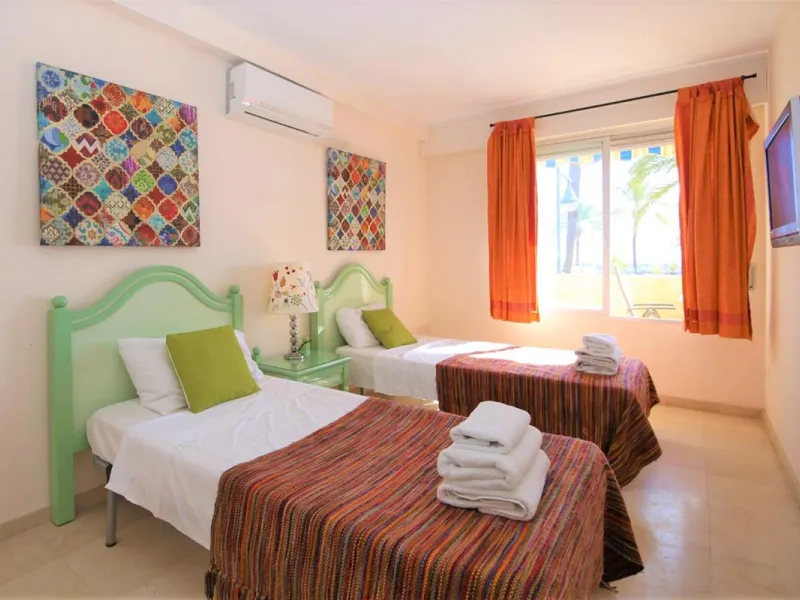 Apartment - Middle Floor Apartment в продаже в Estepona, Málaga. В доме 2 спален и 2 ванных комнат. Площадь дома 105 м². Площадь участка 105 м²