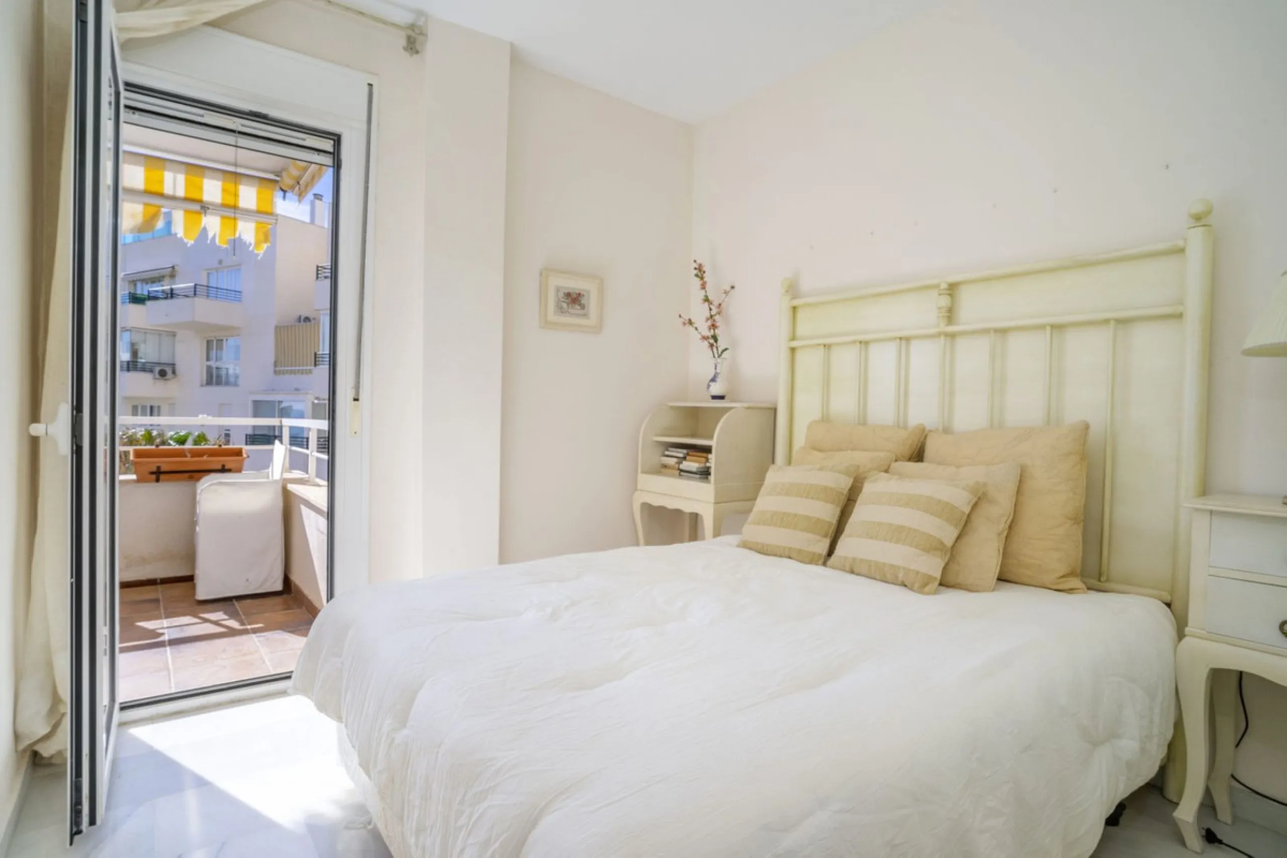 3-Bedroom Apartment in Private Complex with Terrace, Sea Views, Garage, and Storage – Arroyo de la Miel, Benalmádena