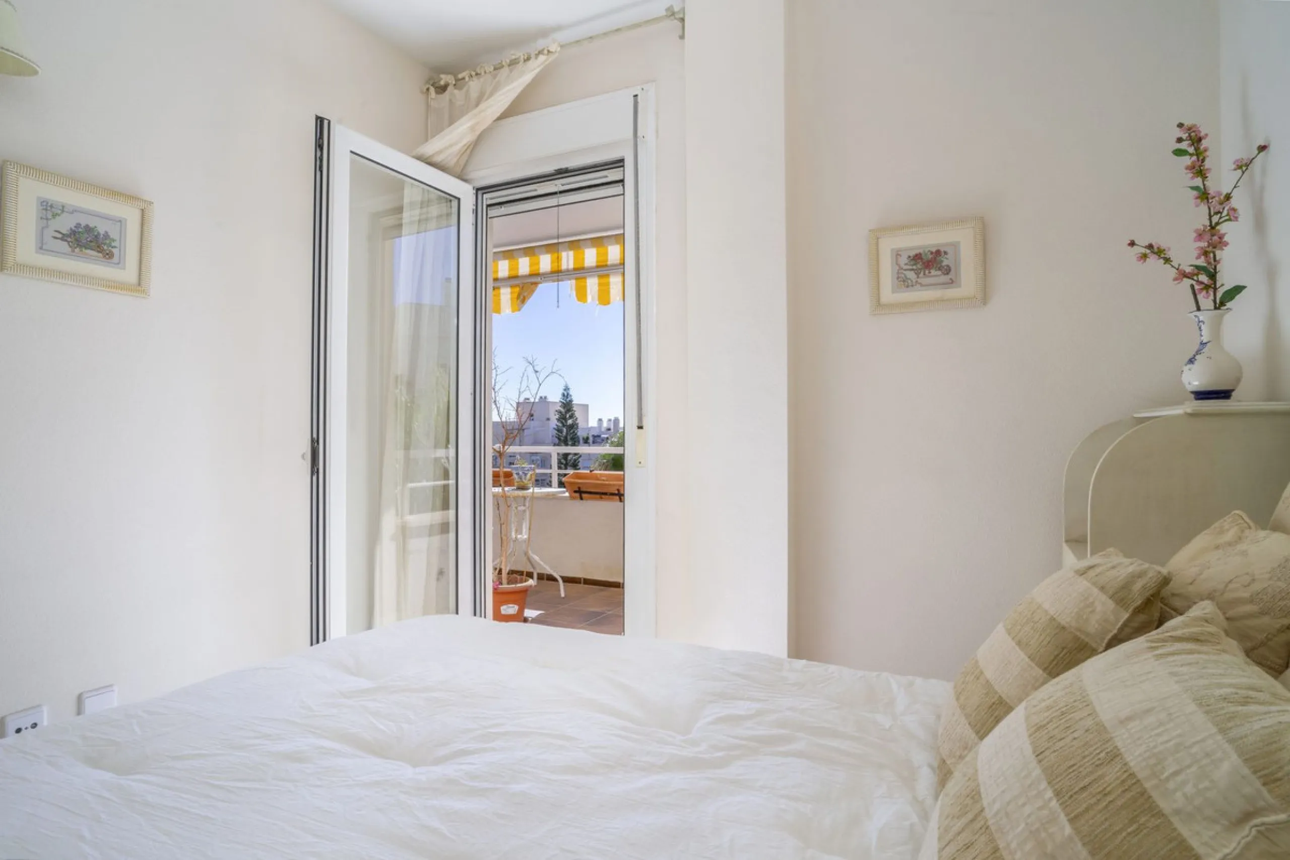 3-Bedroom Apartment in Private Complex with Terrace, Sea Views, Garage, and Storage – Arroyo de la Miel, Benalmádena